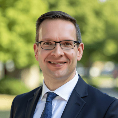 Toby Saalfeld - Jacket and Tie - Park 01.png